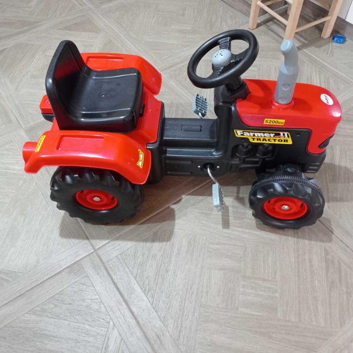 Трактор детска играчка