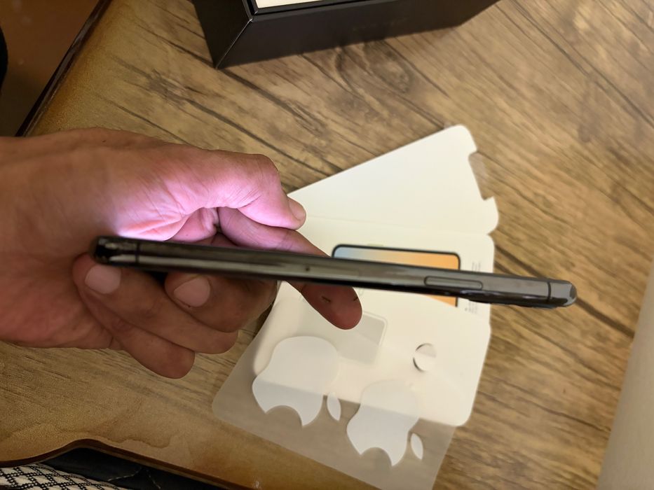 Iphone 11 pro 256gb ёмкость 99 Сотилади холати идеалга якин