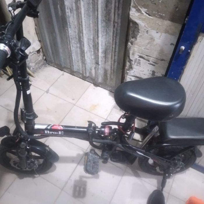 Здравствуйте продам электронный велосипед имя бройер