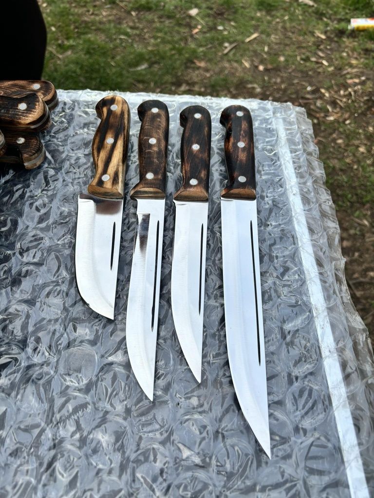 Продавам ножове ръчно правени също така работя и по поръчка