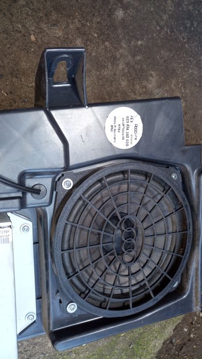Statie(amplificator) cu boxa subwofeer audi a4 b6-_b7.