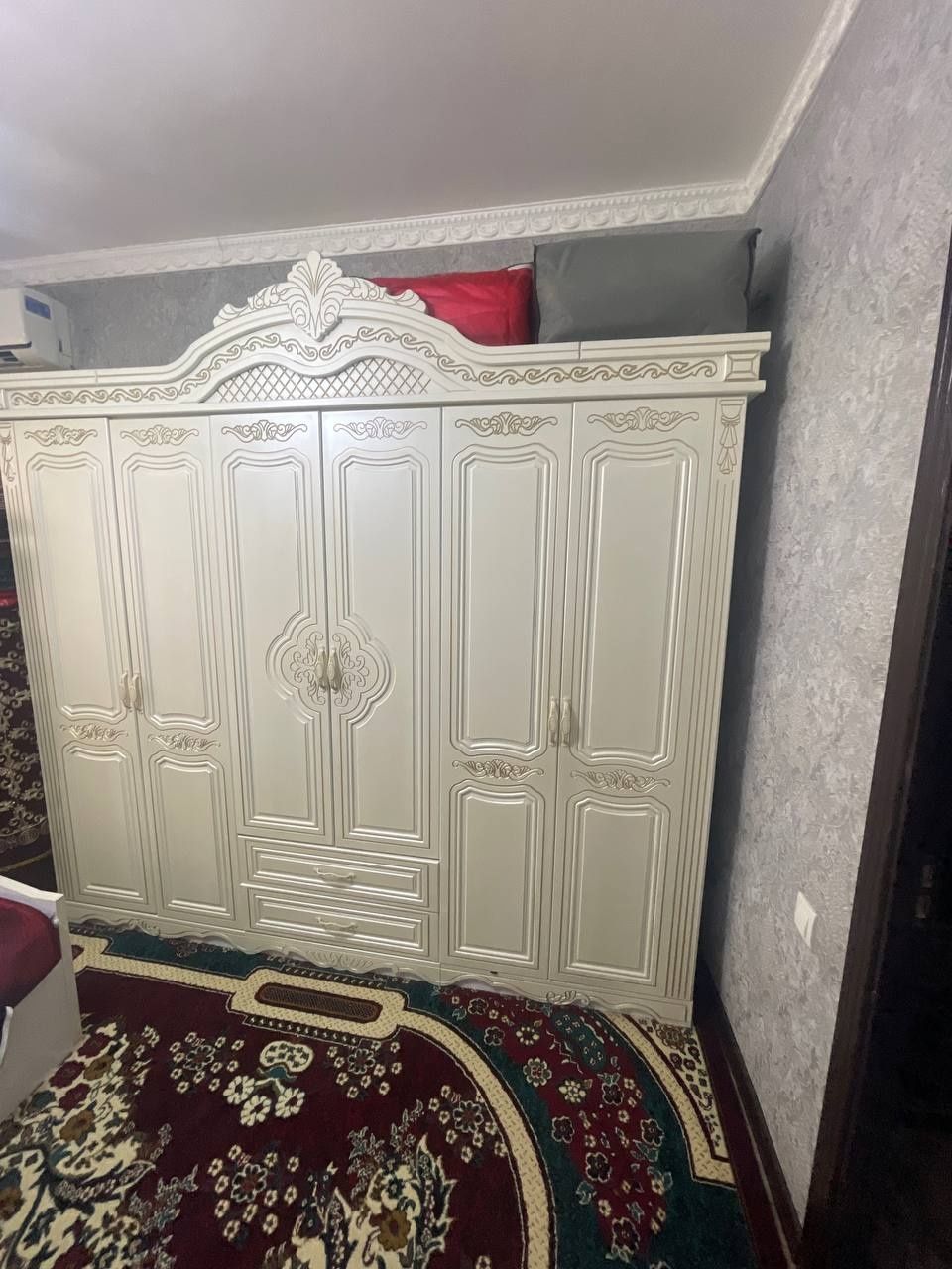 Spalniy mebel sotiladi