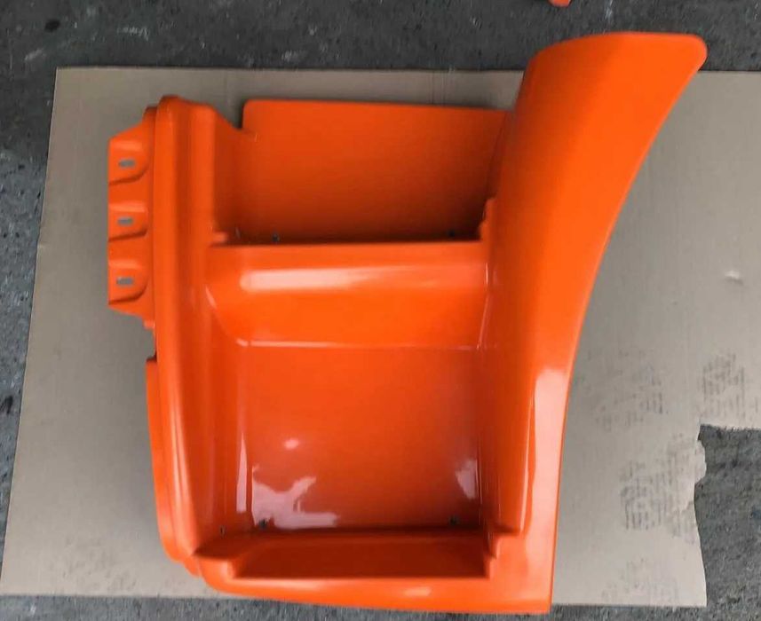 Щиток КАМАЗ-6520 подножки левый (Оранжевый), Новый