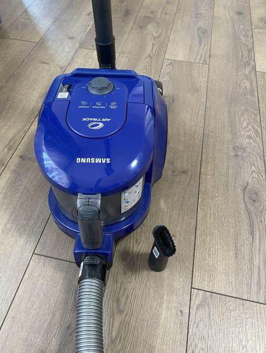 Aspirator Samsung, fără sac, putere 850 w