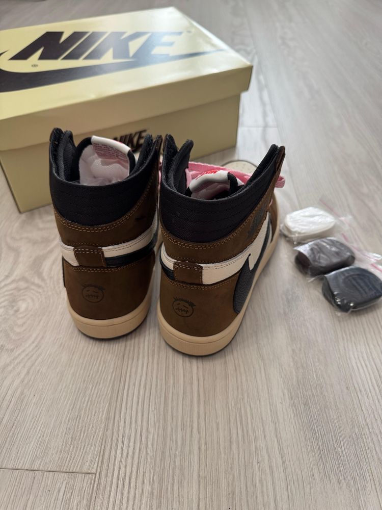Air Jordan 1 x Travis Scott mocha piele naturala