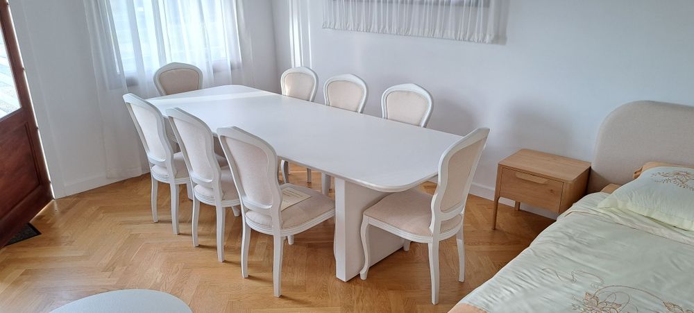 Masa living cu scaune