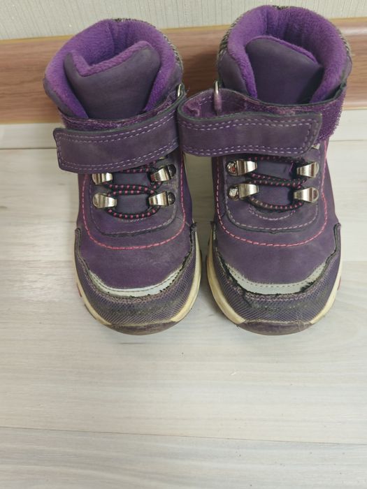 Продам осеннюю обувь для девочки