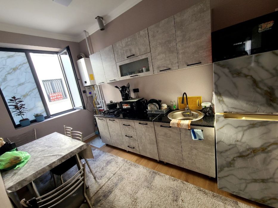 Дуплекс сергели мошина бозор олди,5 хона 100 кв,мебель .срочно