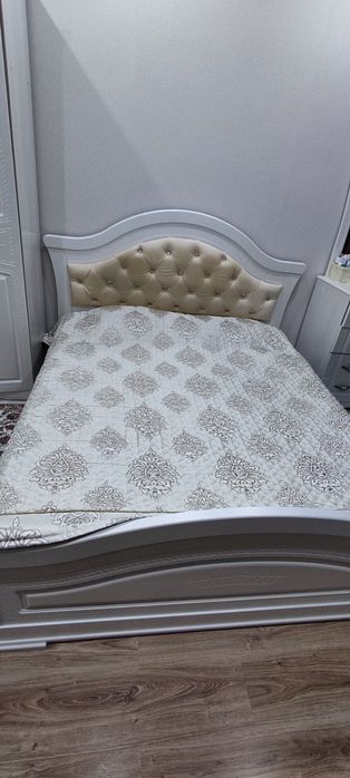 Продам спальный гарнитур