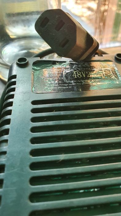 Încărcător triciclu 48v 28 A