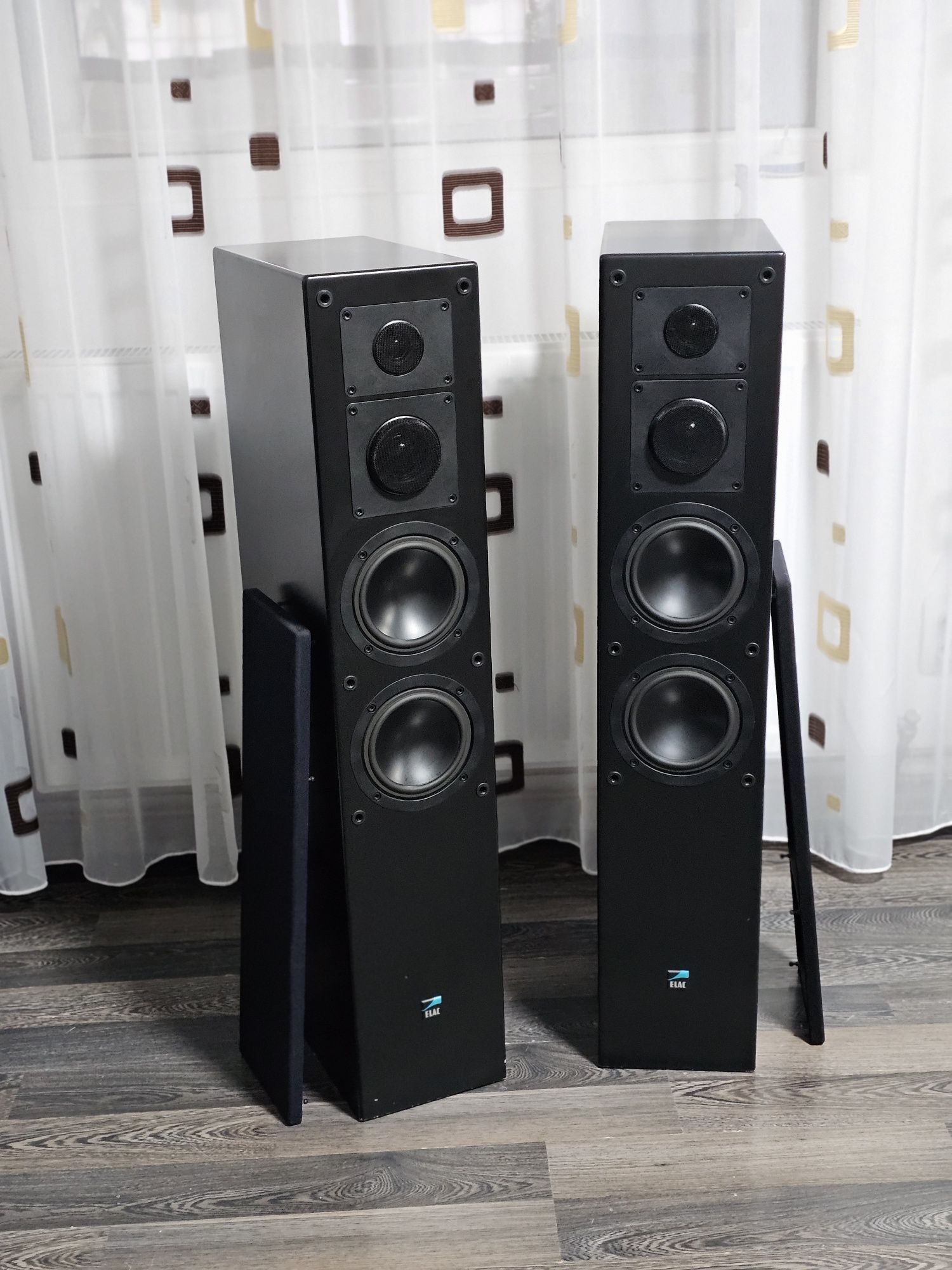 Boxe de podea Elac Elegant 311