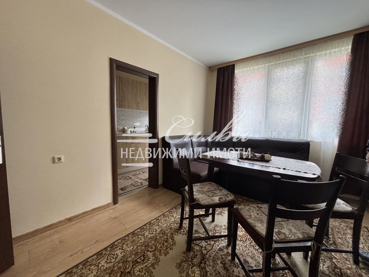 Дава се под наем Тристаен апартамент в Шумен, Център - 80 кв.м за 408 € - Снимка #4