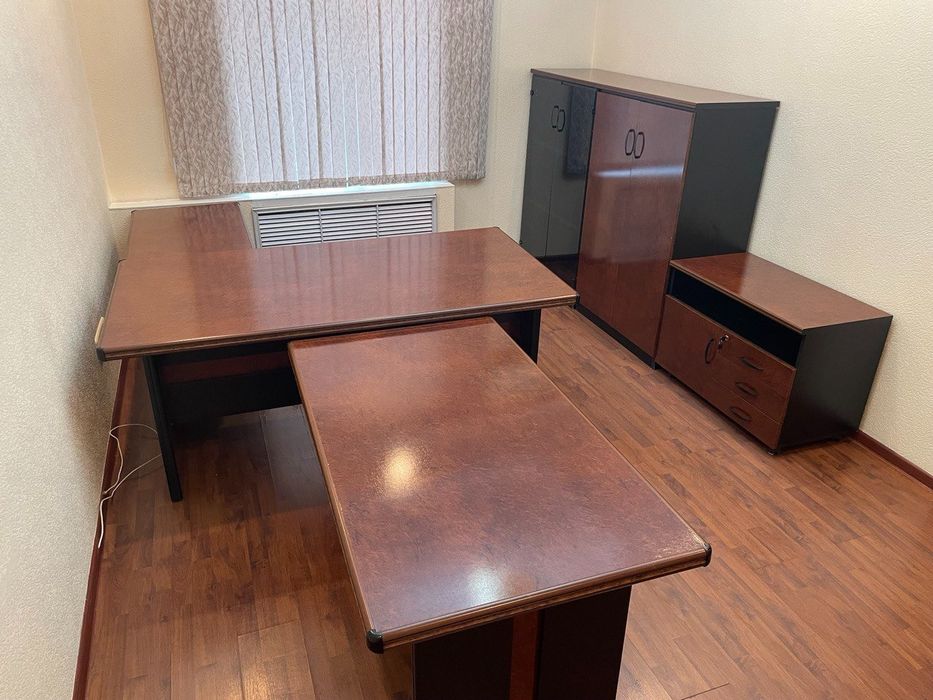 Мебель офисная в хорошем состояний