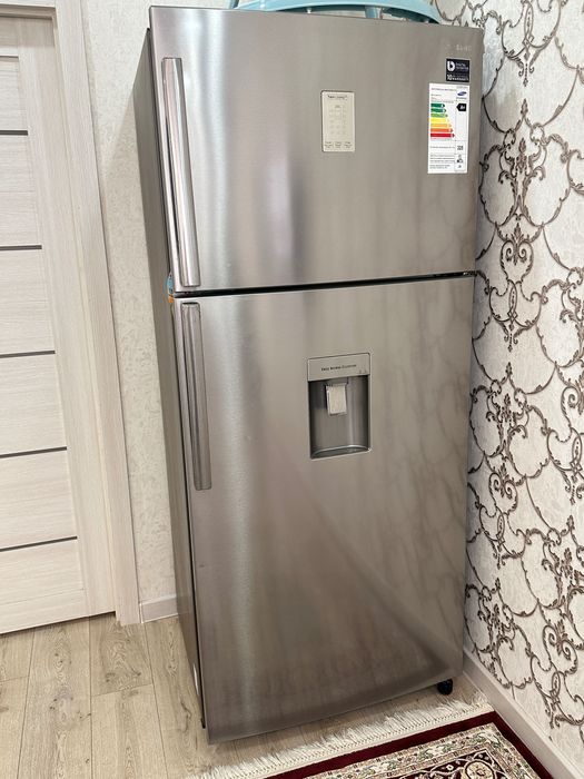 Холодильник Samsung