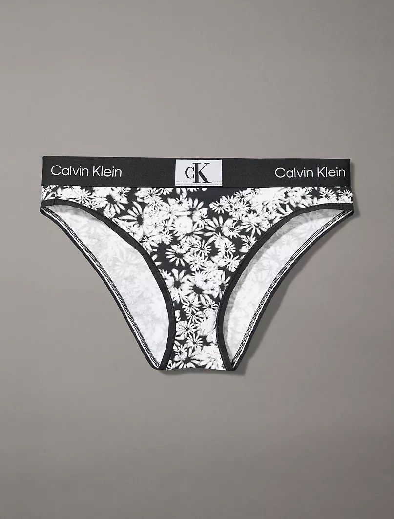 Нижнее белье Calvin Klein