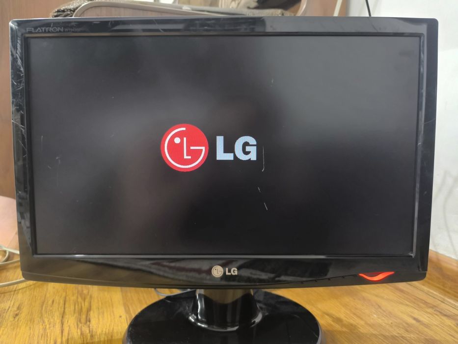 Монитор LG W1943SE-PF, 18.5"
