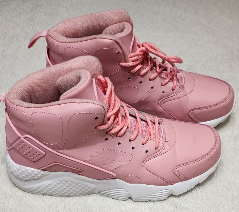 Розови ватирани кецове