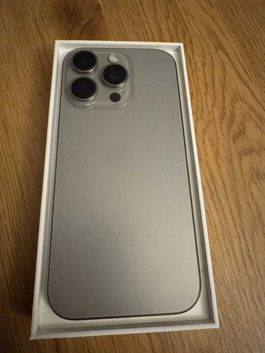 Iphone 16 pro natural titanium 128gb с оставаща още 18 месеца гаранция