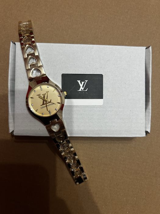 Часовник Louis Vuitton