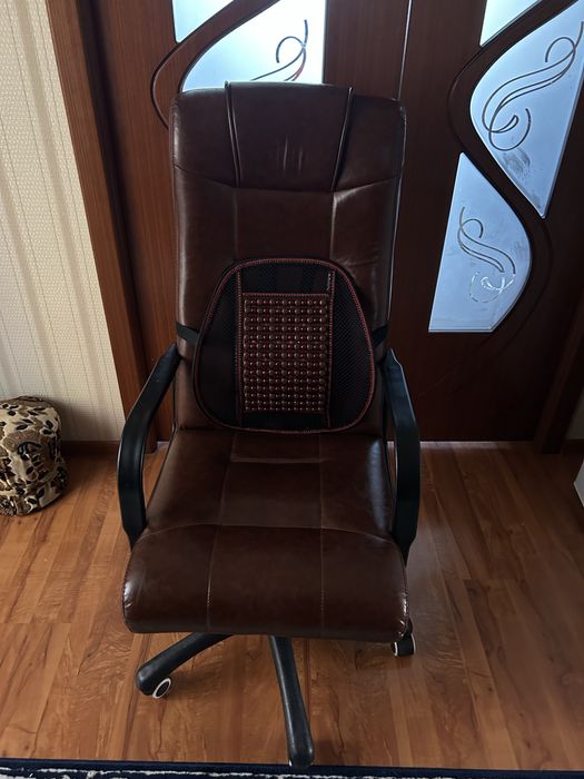 Офисное кресло.