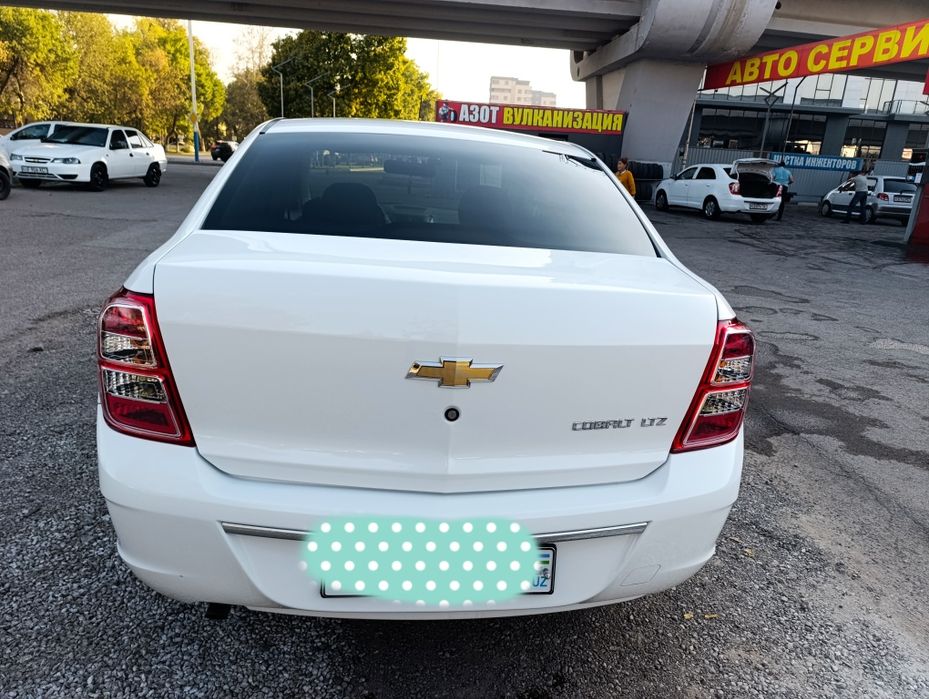 Белый Chevrolet Cobalt, июнь 2024