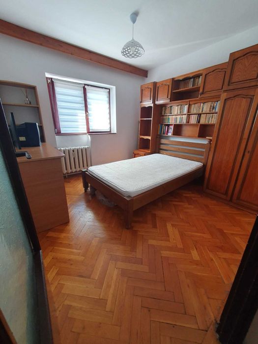 Persoana fizică vând apartament cu 4 camere str Ion Meșter nr.4