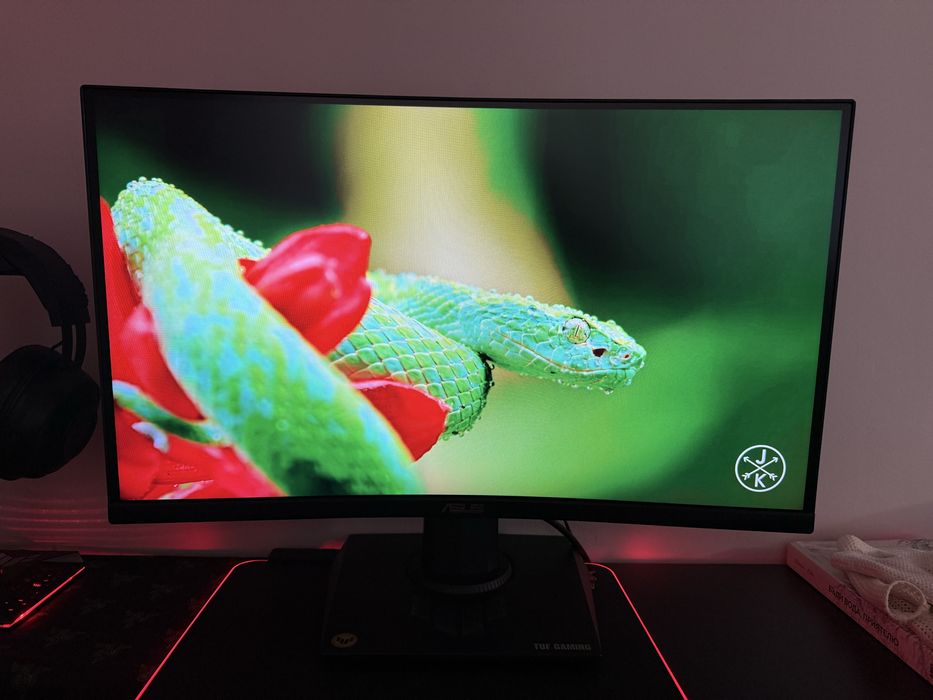 Компютър G:RIGS Prometheus + монитор ASUS + razer слушалки,клавиатура