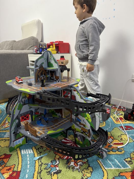 Set Trenuri Mina montană Hape 4 niveluri-Stare impecabila