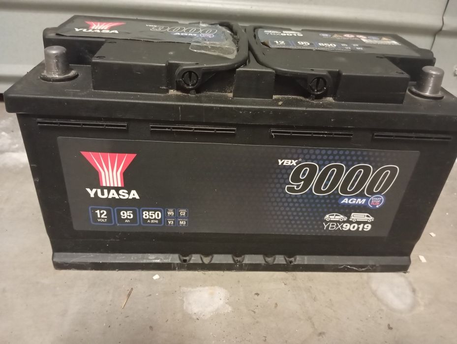 Baterie auto Yuassa 95 amperi Agm cu Start Stop an 2024 luna 4