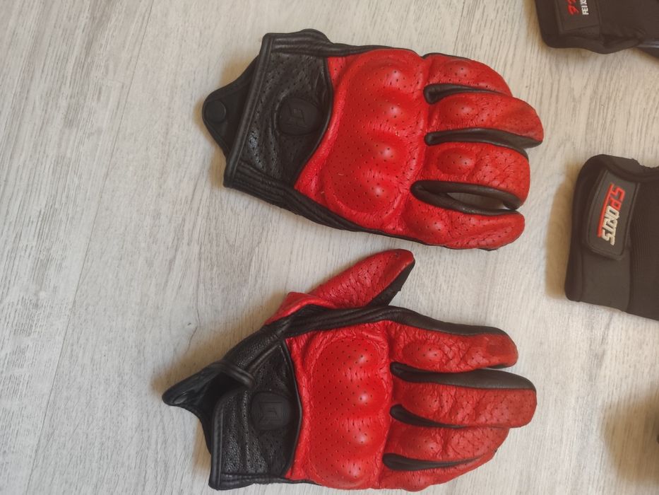 Casca ,mănuși, genunchere