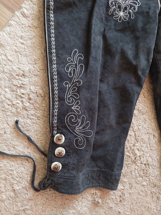Pantaloni bavarezi Landhaus,marime 46,model frumos