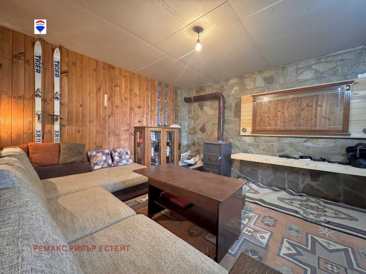 Селска къща за продажба в с. Обретеник, обл. Русе