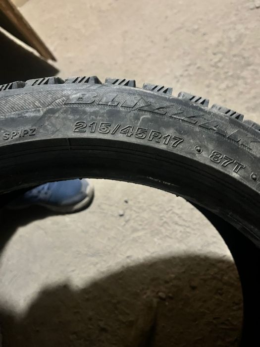 Продам бу Резину на R17