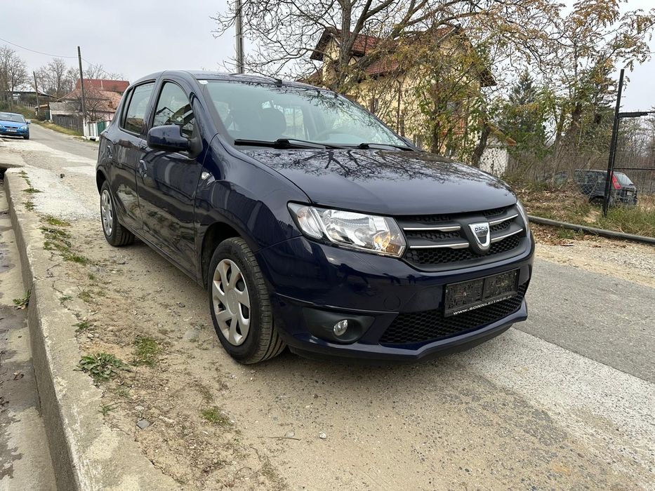 Dacia sandero fabricatie luna 11 an 2014 cu motor 0.9l benzină,