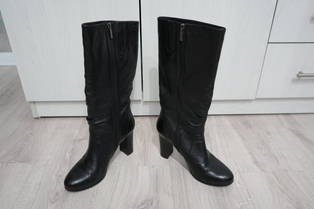 Продаются женские сапожки