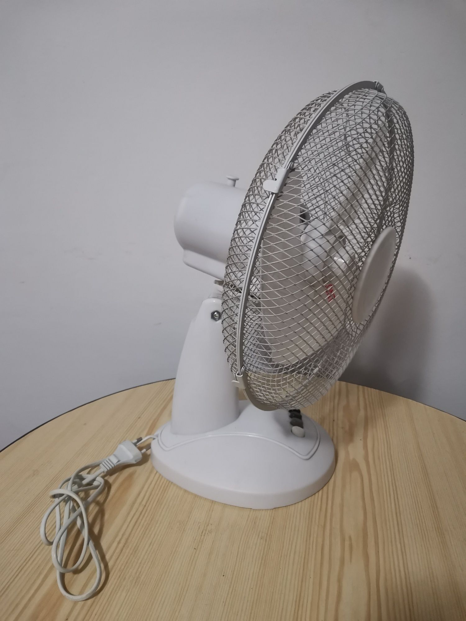 Ventilator de aer aproape nou