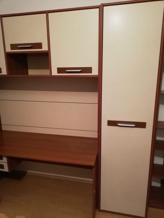 Продам письменный стол со шкафом. Состояние нового.