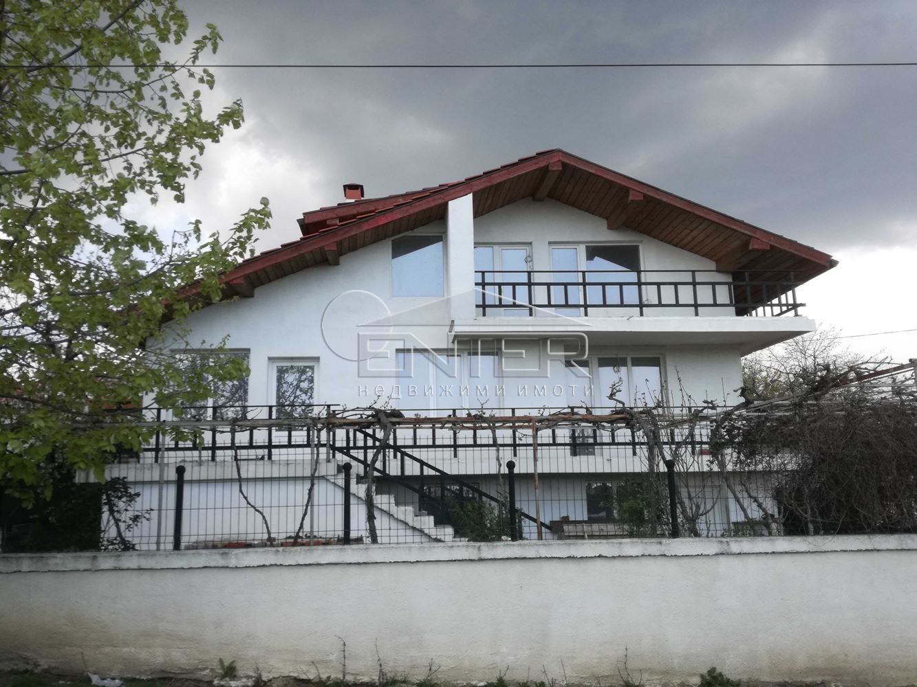 Къща в Варна, област-с.Бенковски площ 285 цена 195000