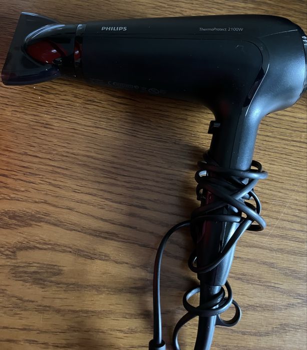 Vând uscător de păr