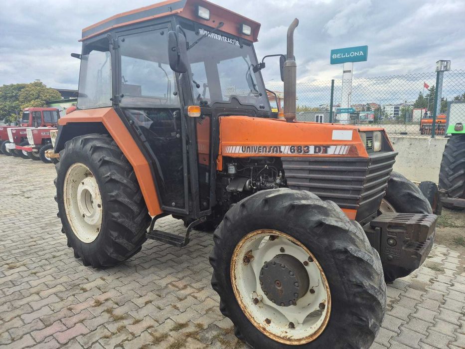Tractor Universal 683 DT
