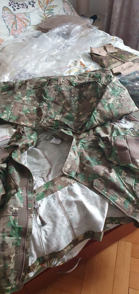 Costum combat uniformă militară instrucție + bonus tricou.