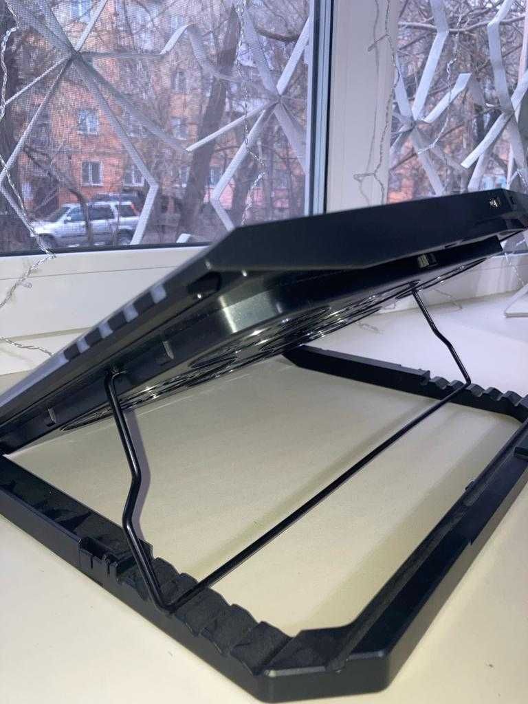 Охлаждающая подставка для ноутбука
