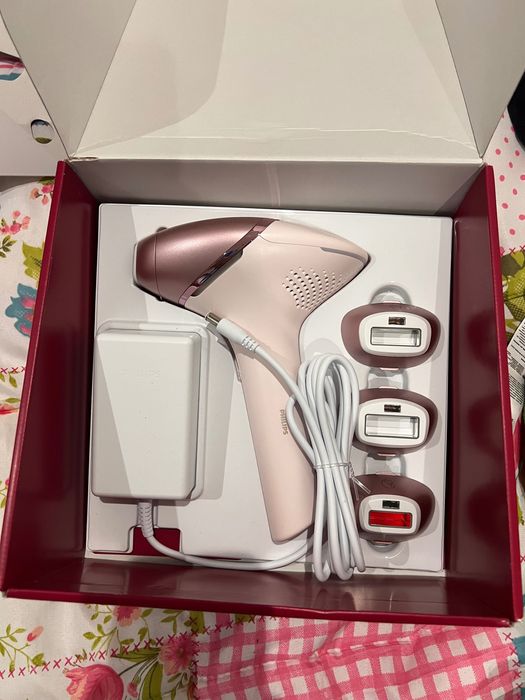 Фотоепилатор Philips Lumea 9000