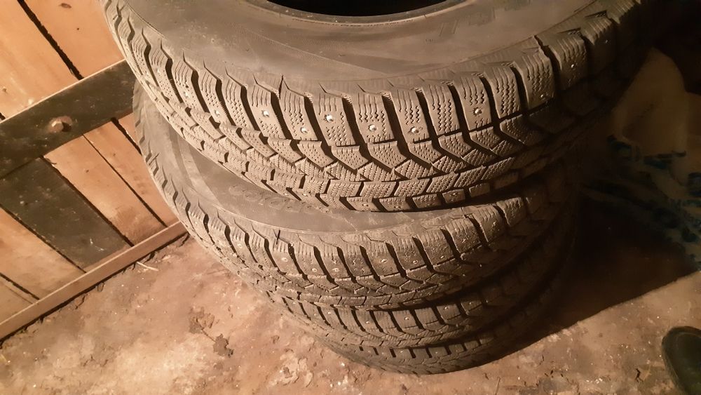 Продам резину в отличном сост