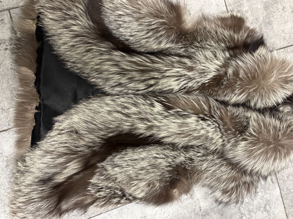 Vesta blana marime s-m Trimit doar livrare olx