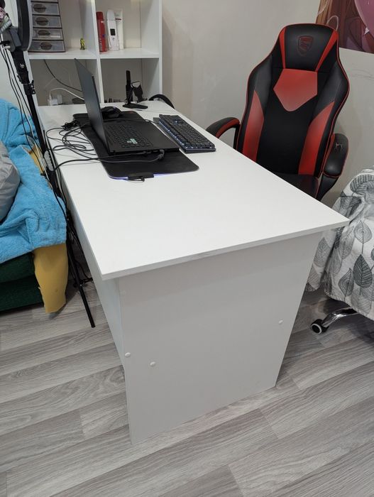 Продам компьютерный стол