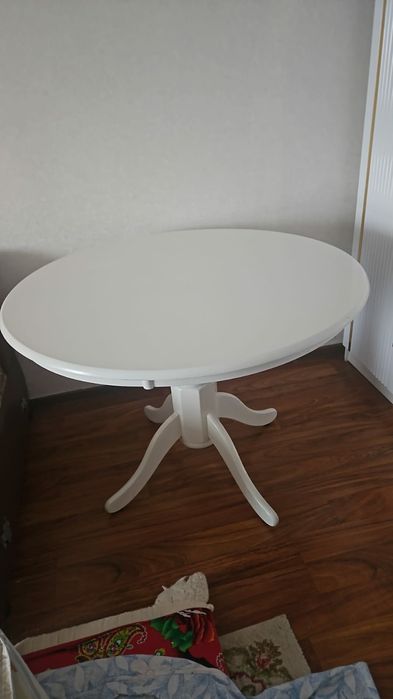 Продается круглый стол