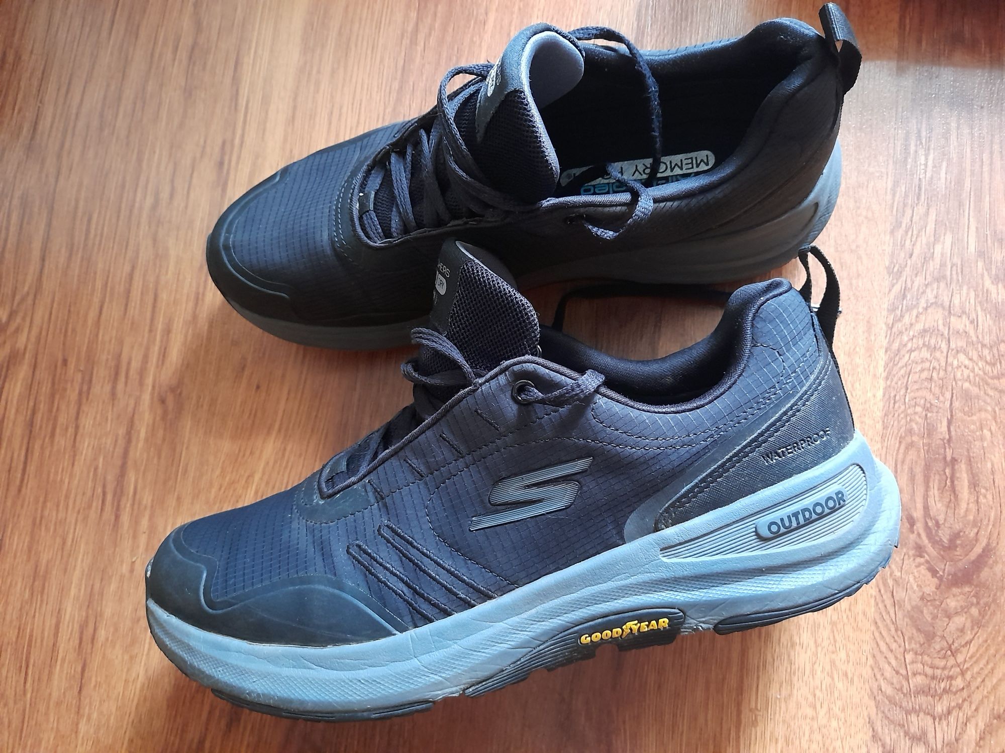 Skechers waterproof мъжки обувки 42 номер.