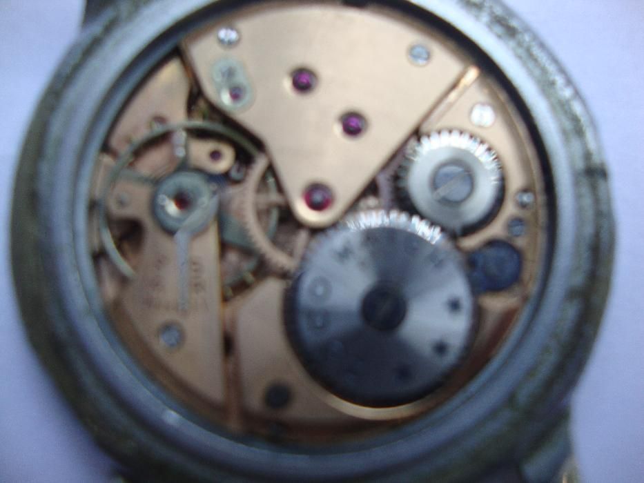 Стар механичен часовник