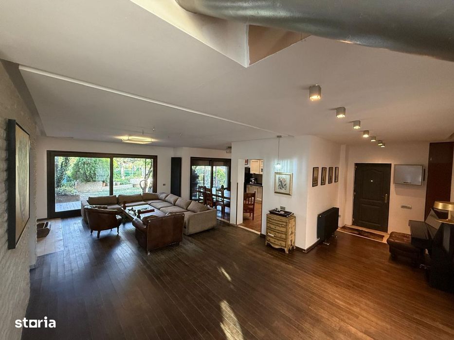 Casă modernă în Pipera + lift interior cu piscină saună și jacuzzi